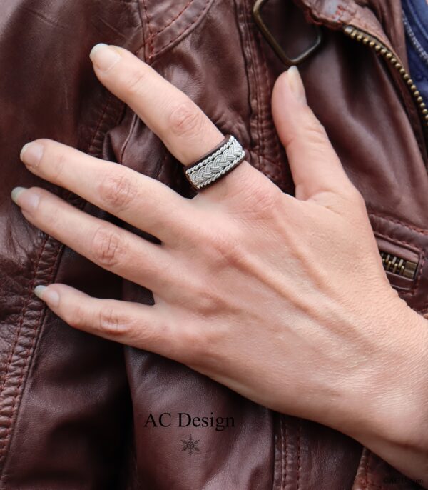 Sami Ring Nordre in reindeer leather and pewter wire