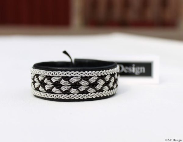 Sami bracelet in black reindeer leather.