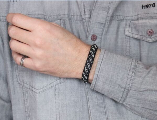 Sami bracelet BURE in Black reindeer leather and pewter wire.